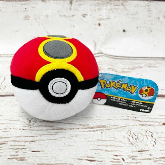 Tomy Other - POKÉMON Repeat Ball Plush 5”